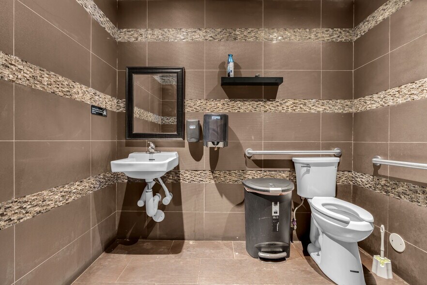 More Photos Of 82 Montgomery Ave, Long Branch Fast Food For Lease