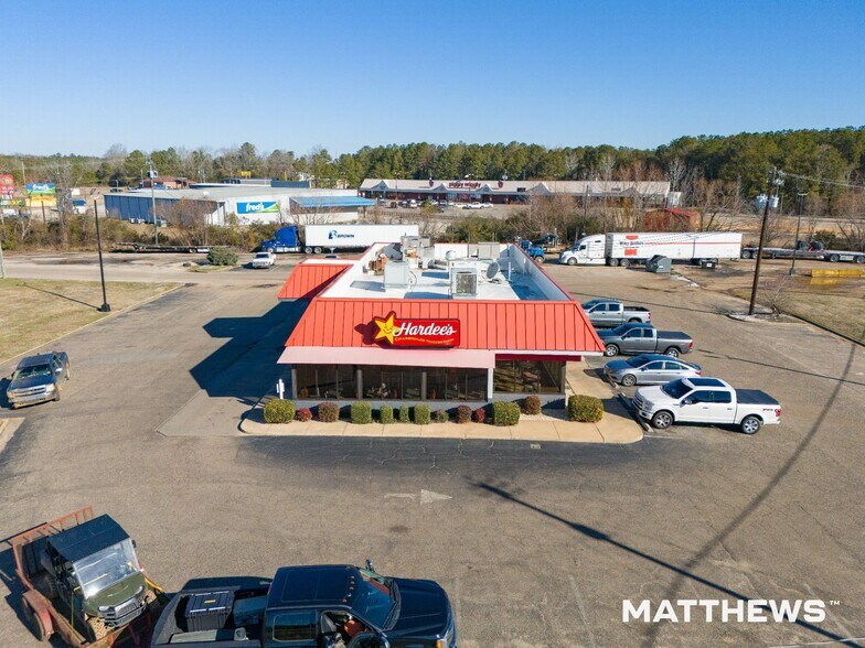 Primary Photo Of 35 Hwy 41 N, Camden Fast Food For Sale