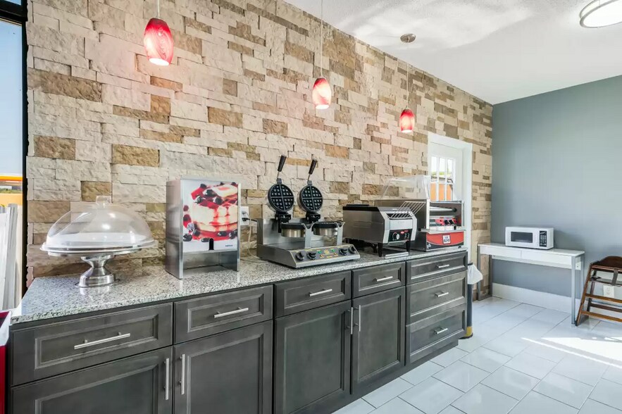 More Photos Of 2015 Military Rd, Columbus Hotel For Sale