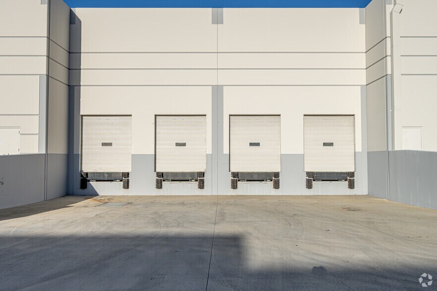 More Photos Of 14051-14055 Stage Rd, Santa Fe Springs Warehouse For Lease