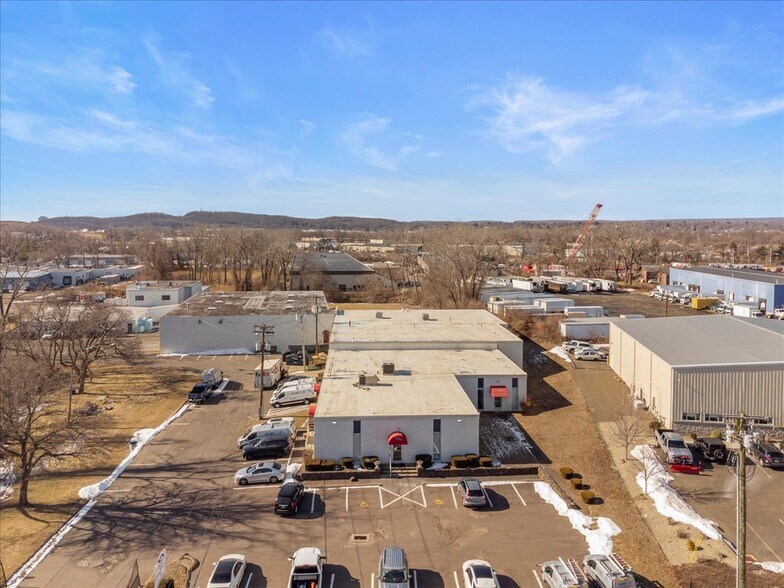 More Photos Of 118 Quinnipiac Ave, North Haven Warehouse For Lease