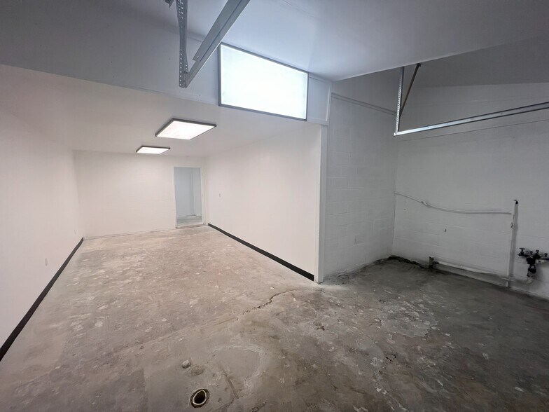 More Photos Of 21 Case Dr, Jackson Service For Lease