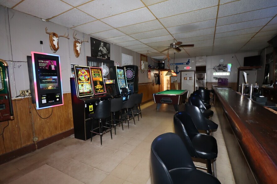 More Photos Of 1222 Lake Shore Dr E, Ashland Bar For Sale