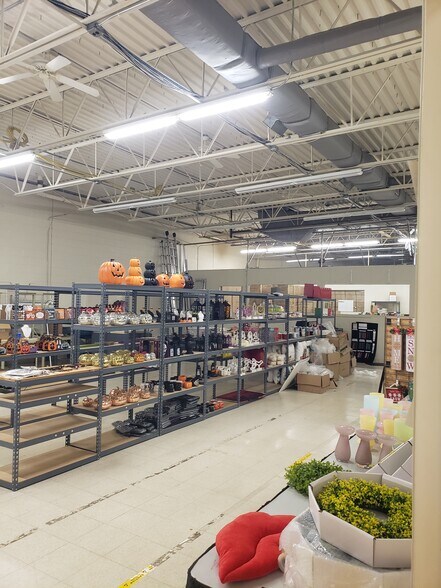 More Photos Of 37 Lark Industrial Pky, Greenville Warehouse For Sale