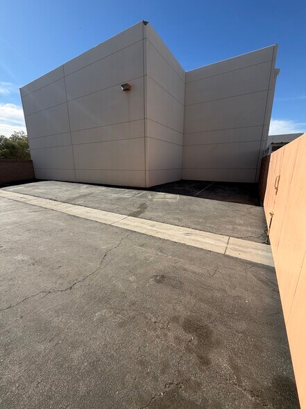 More Photos Of 4346 E Alexander Rd, Las Vegas Light Distribution For Lease