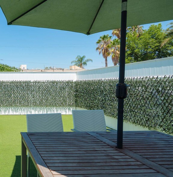 More Photos Of 13263 Ventura Blvd, Studio City Office For Lease