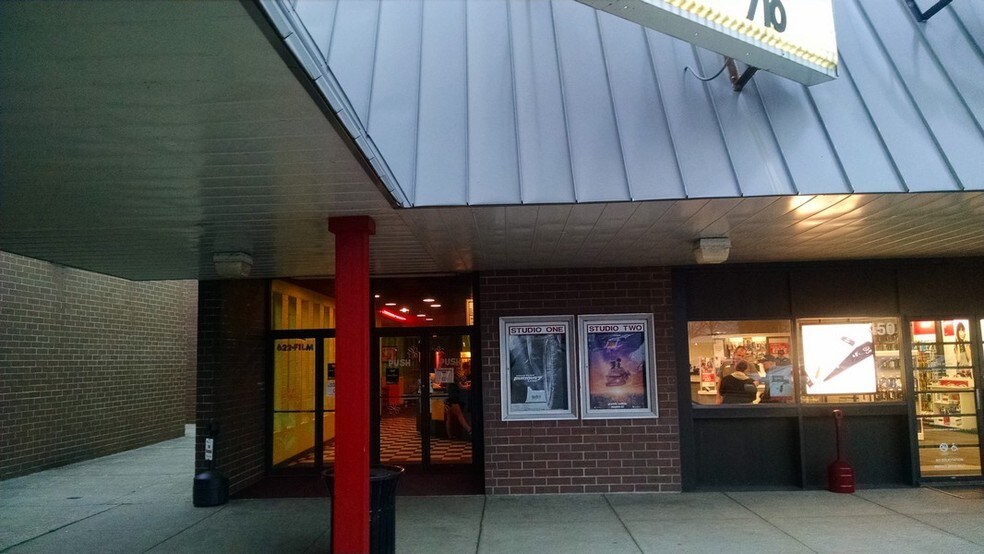 More Photos Of 300-499 Downtowner Plz, Coshocton General Retail For Sale