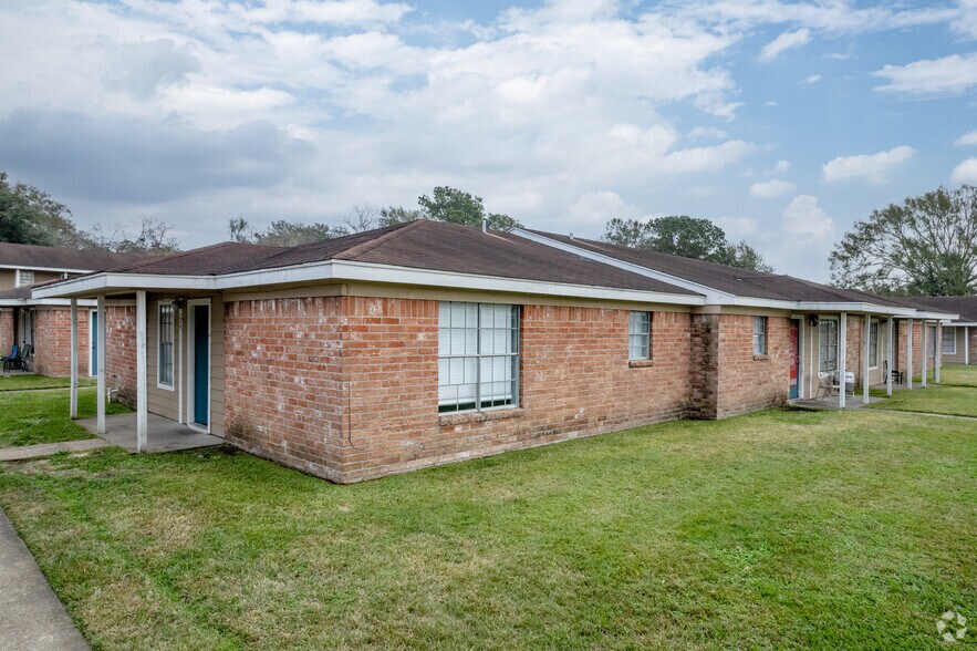 More Photos Of 990 W Florida St, Beaumont Apartments For Sale