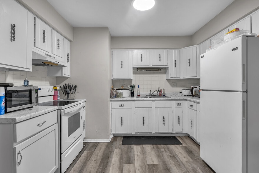 More Photos Of 9201 Kennedy Ave, Highland Apartments For Sale