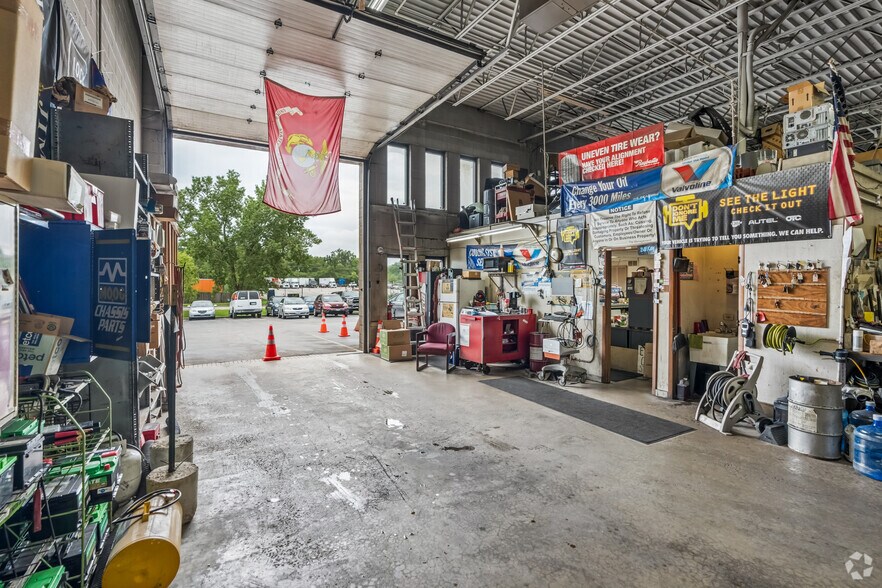More Photos Of 49-59 North St, Park Forest Service For Sale