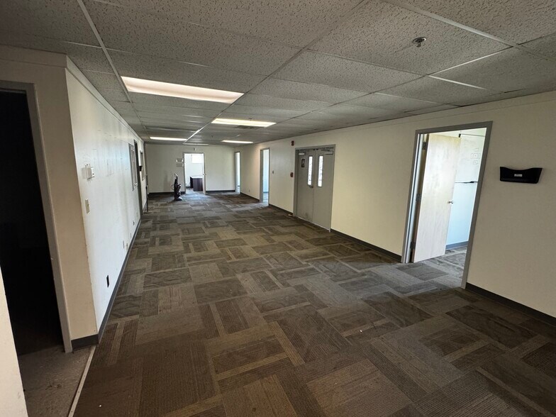 More Photos Of 10758 County Road 2, Middlebury Manufacturing For Sale