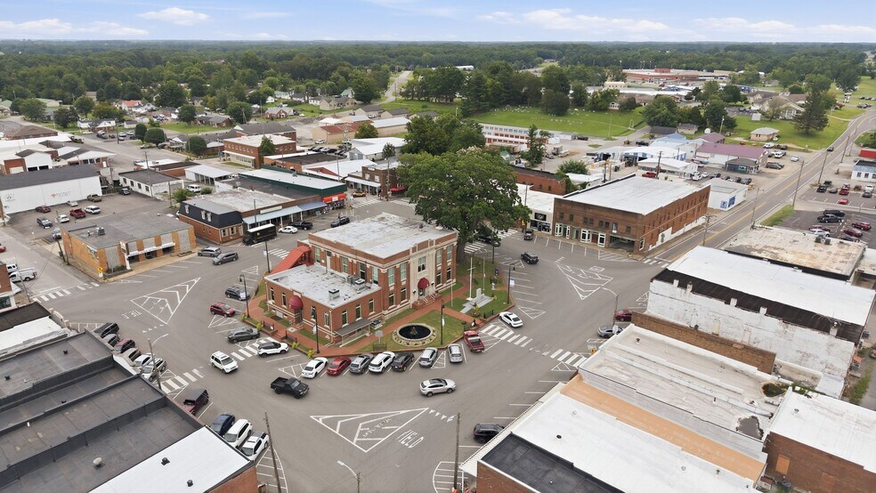 More Photos Of 1 Public Square Red Boiling Springs Sq, Lafayette Showroom For Sale