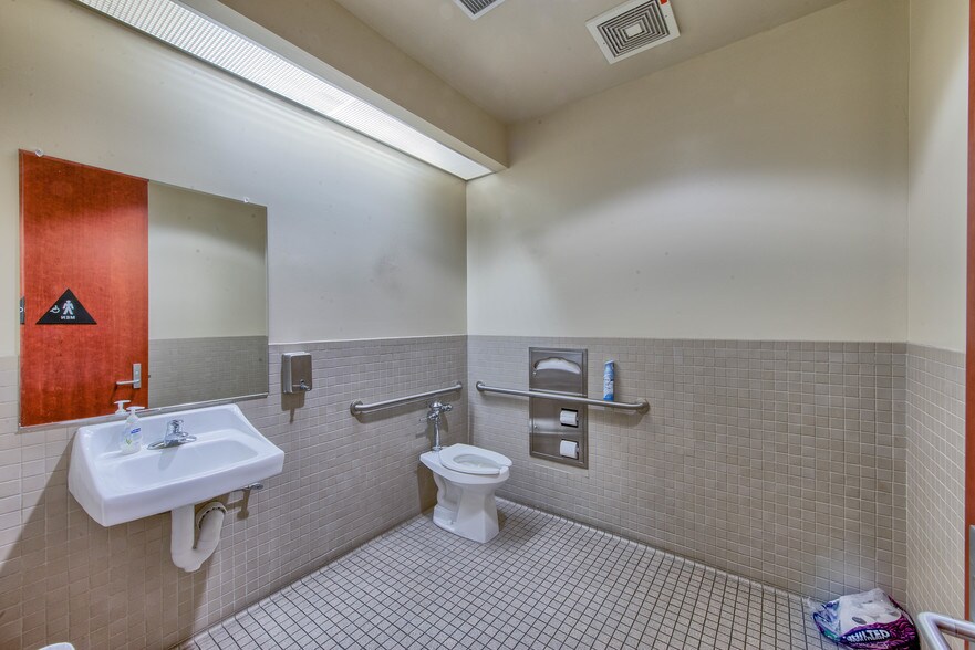 More Photos Of 11840 Pierce St, Riverside Office For Lease