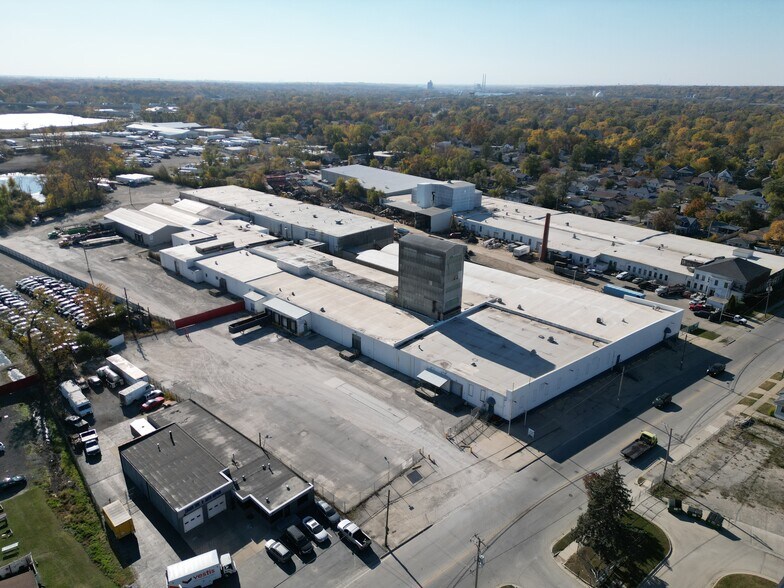 More Photos Of 912 E Washington St, Joliet Manufacturing For Lease