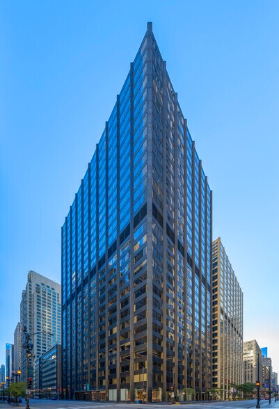 More Photos Of 230 W Monroe St, Chicago Office For Lease