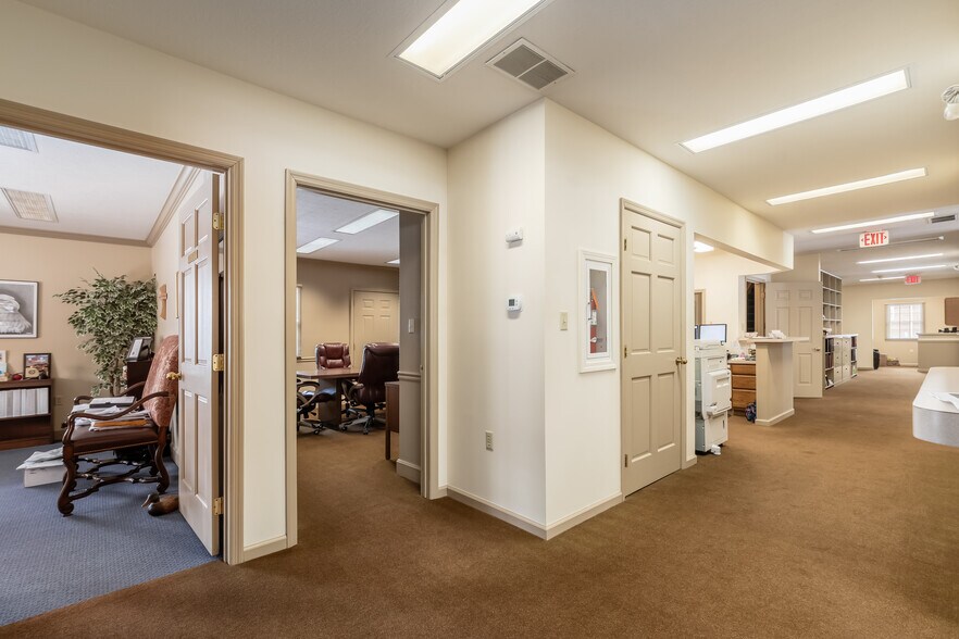 More Photos Of 240 S 4th St, Coshocton Office For Lease