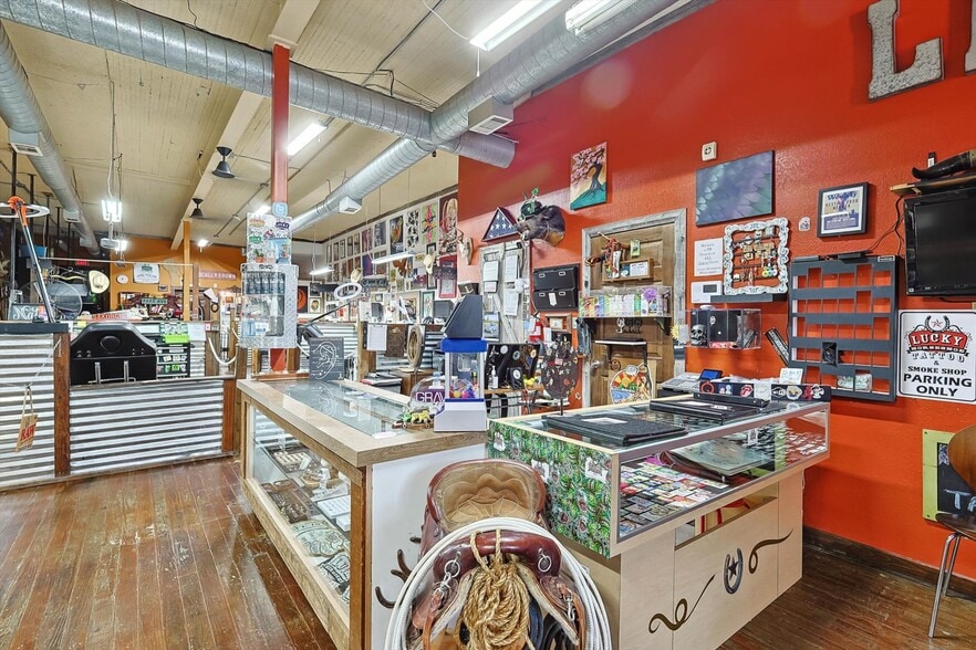 More Photos Of 1426 N Main St, Fort Worth Storefront Retail Office For Lease