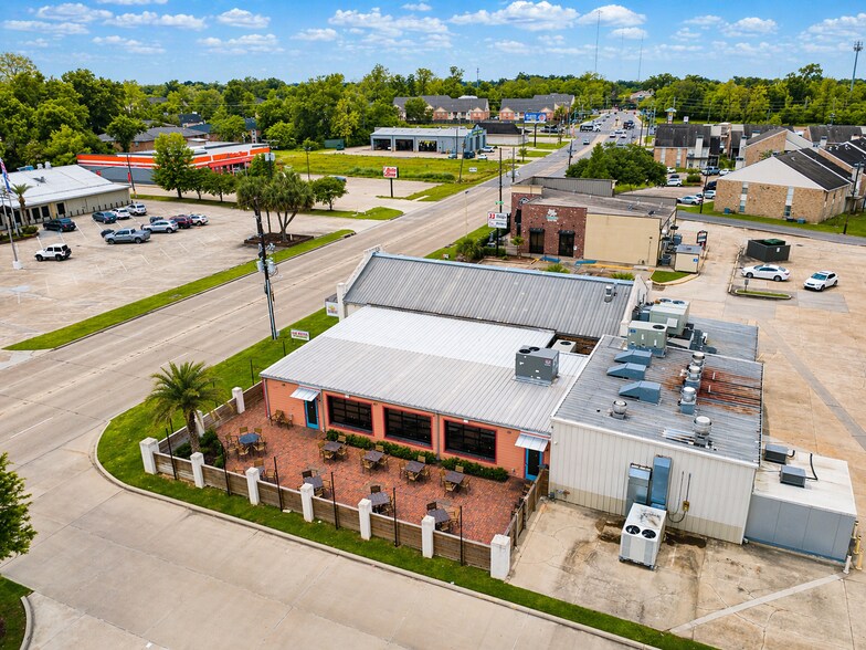 More Photos Of 1072 W Lee Dr, Baton Rouge General Retail For Lease
