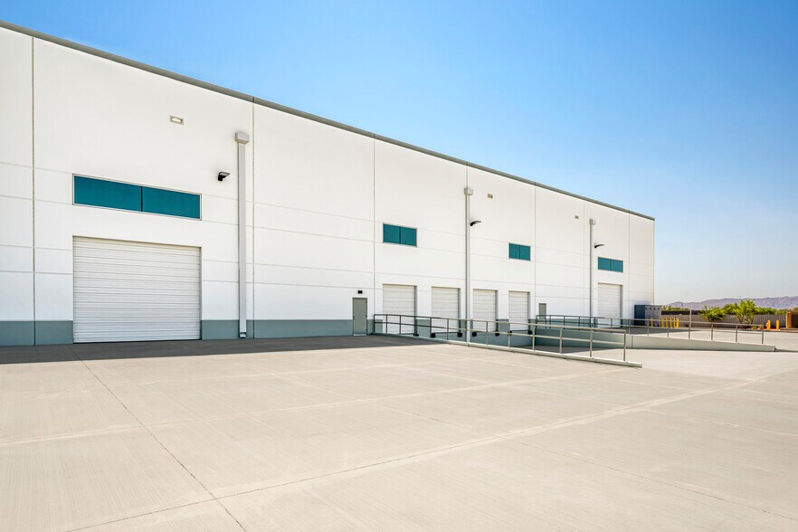 More Photos Of 1800 E Sky Harbor Cir N, Phoenix Light Distribution For Lease