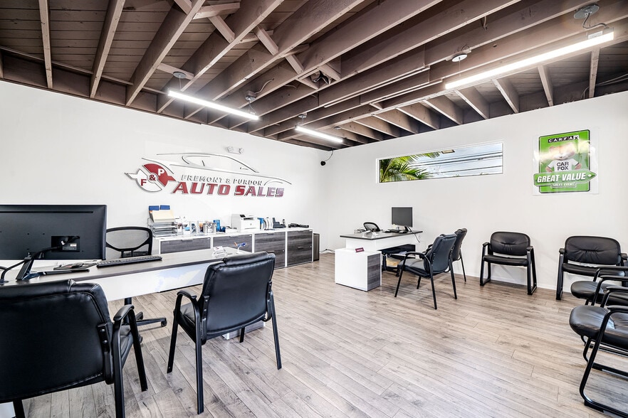 More Photos Of 5716 W Manchester Ave, Los Angeles Office For Sale