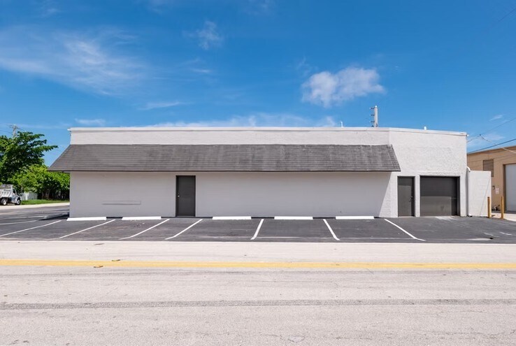 More Photos Of 610 NE 29th St, Pompano Beach Warehouse For Lease