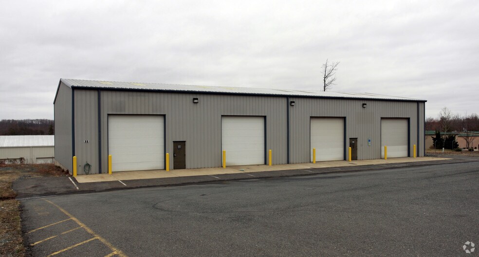 More Photos Of 32 Perchwood Dr, Fredericksburg Warehouse For Lease