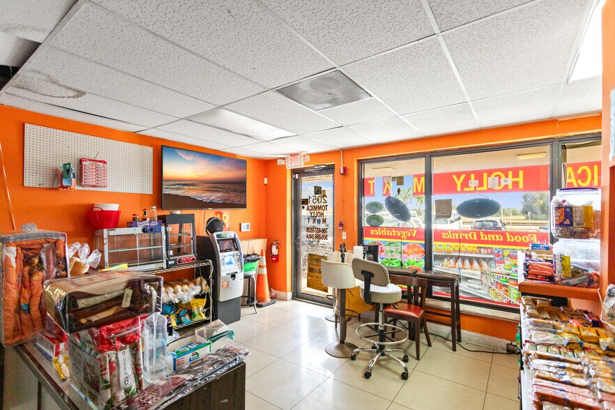 More Photos Of 2025 N Dixie Hwy, Pompano Beach Storefront Retail Office For Sale