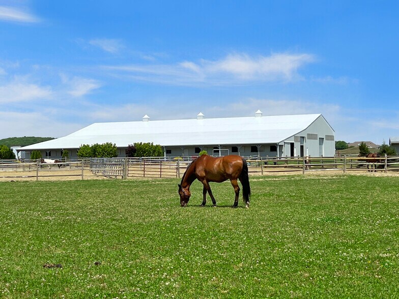 More Photos Of 1200 Cross River Dr, Riverhead Horse Stables For Sale