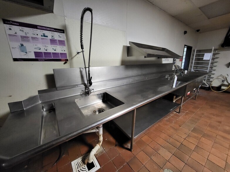 More Photos Of 3607 S Range Line Rd, Joplin Restaurant For Lease