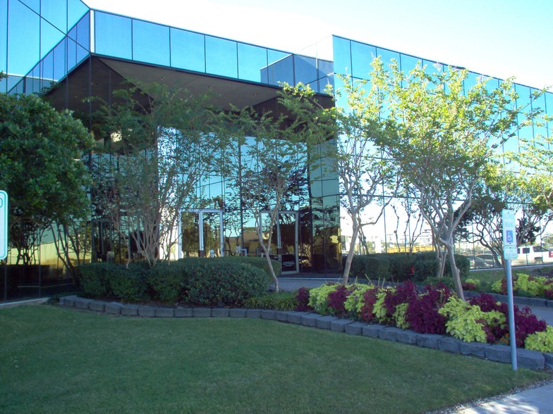 Primary Photo Of 211 Highland Cross Dr, Houston Office For Lease