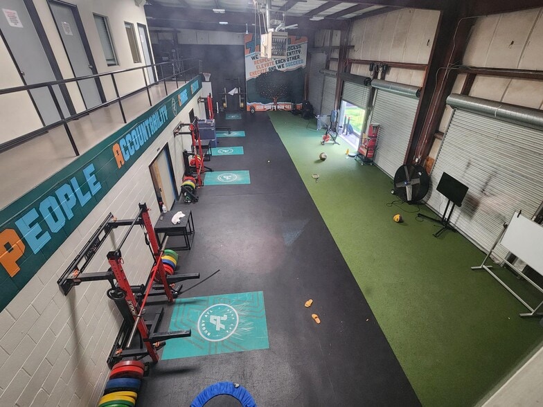 More Photos Of 598 W Atlanta St SE, Marietta Flex For Lease