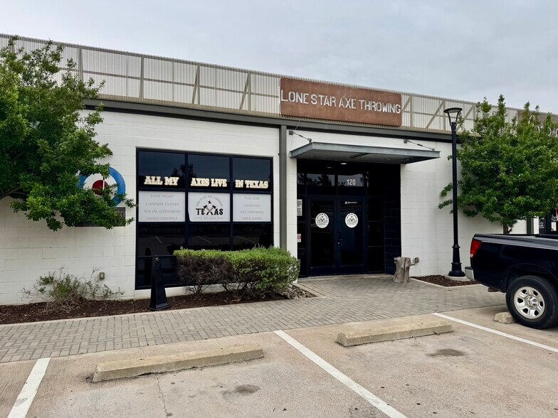 More Photos Of 506 E Division St, Arlington Restaurant For Lease