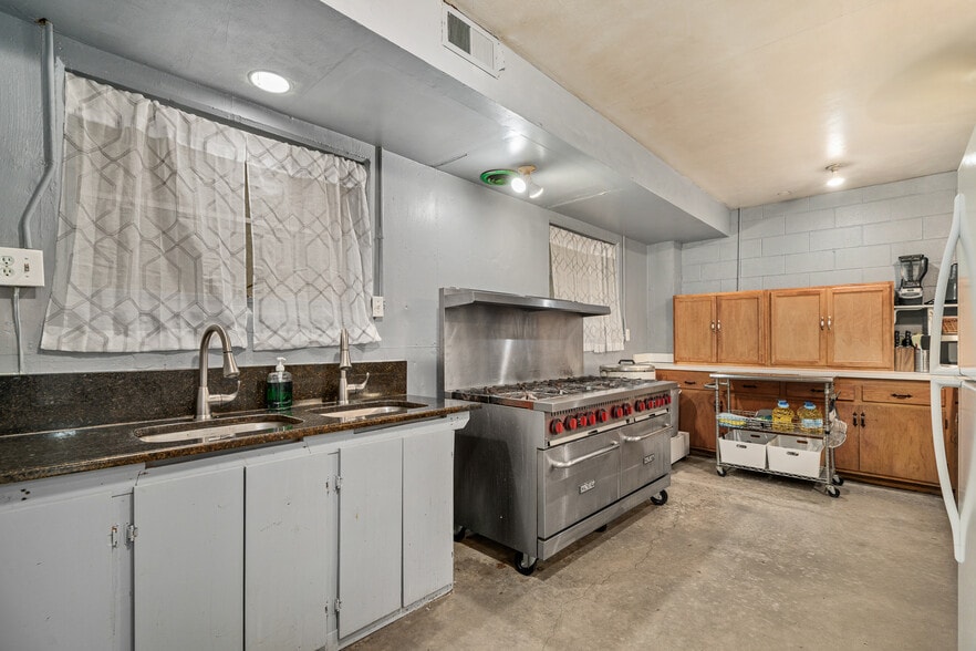 More Photos Of 1424 S 55th St, Kansas City Religious Facility For Sale