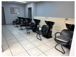 More Photos Of 4901 Tippecanoe Dr, Evansville Freestanding For Lease