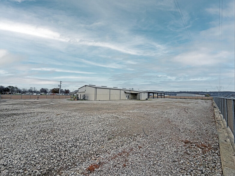 More Photos Of 311 Transpoint dr, Dupo Industrial For Lease