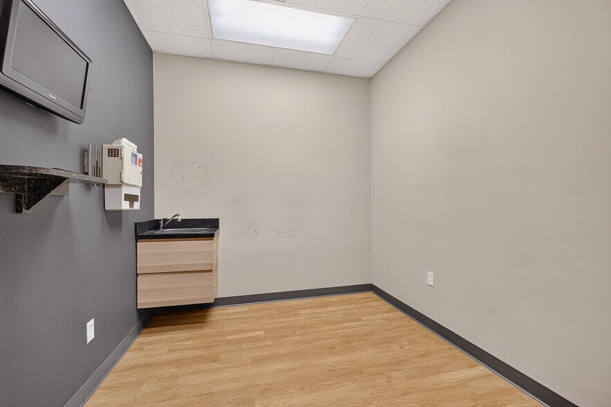 More Photos Of 8202 Clearvista Pky, Indianapolis Office For Sale