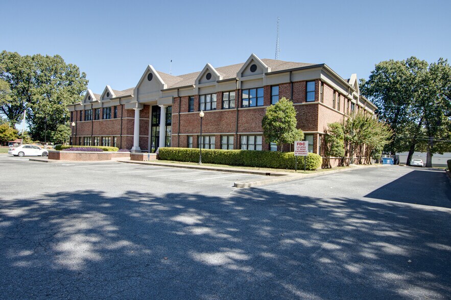 More Photos Of 2693 Union Avenue Ext, Memphis Office For Lease