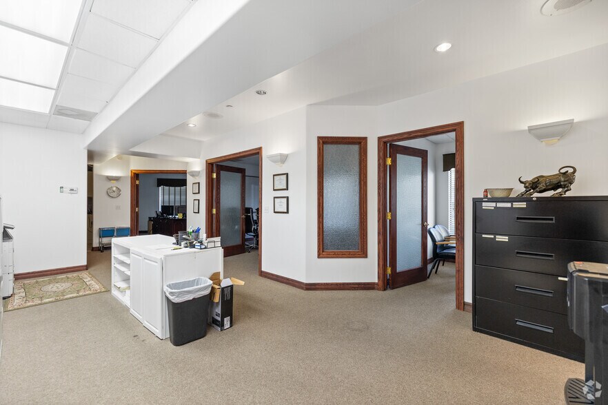 More Photos Of 43525 Ridge Park Dr, Temecula Office For Sale