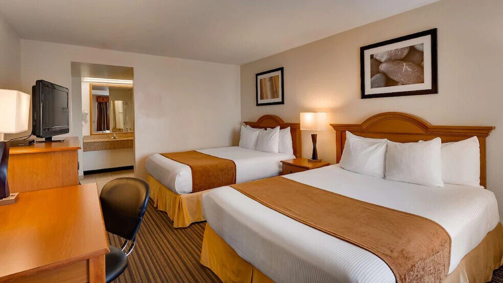 More Photos Of 1015 S Haynes Ave, Miles City Hotel For Sale