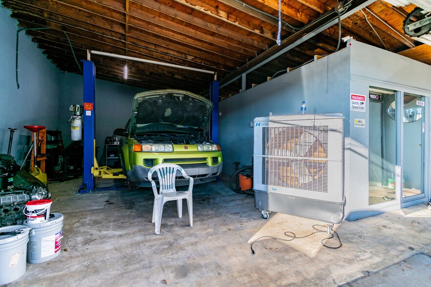 More Photos Of 4615 N 34th St, Tampa Warehouse For Sale