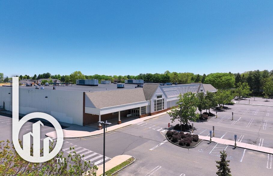More Photos Of 24 Summerfield Blvd, Dayton Supermarket For Lease