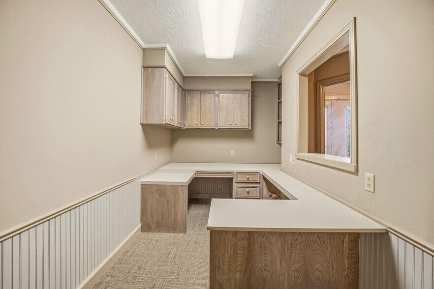 More Photos Of 240 W Green St, Stephenville Office For Sale