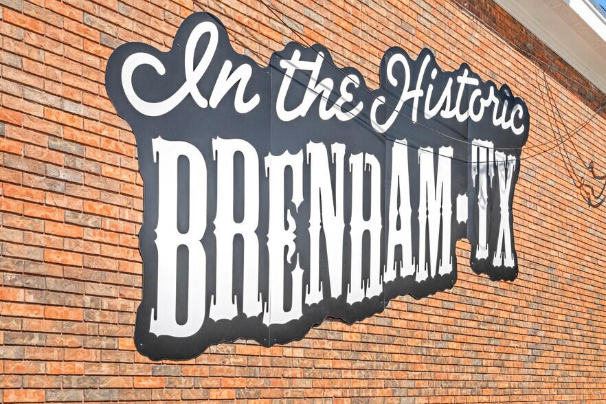 More Photos Of 401 E Main St, Brenham Apartments For Sale