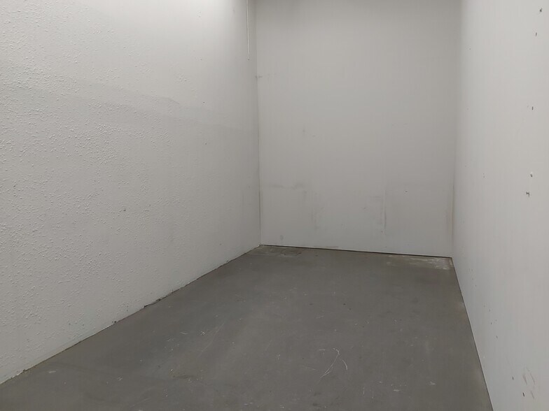 More Photos Of 5580 45 St, Red Deer General Retail For Lease