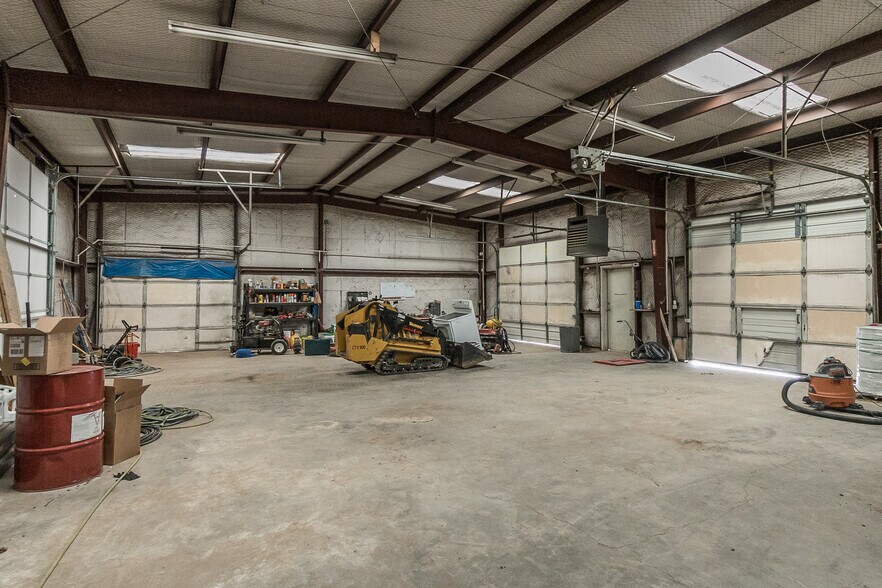 More Photos Of 6636 Canyon Dr, Amarillo Warehouse For Sale