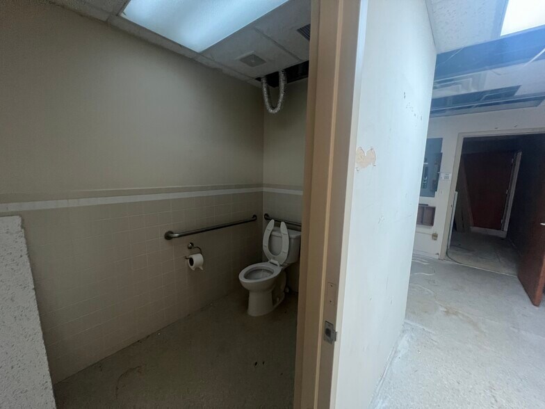 More Photos Of 10646 W Central, Wichita General Retail For Lease