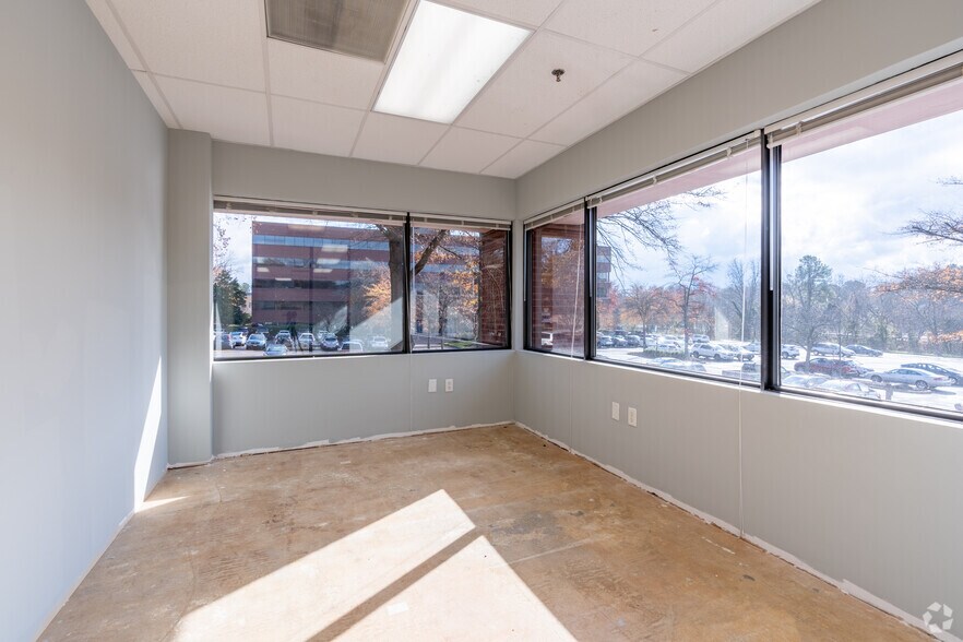 More Photos Of 2809 Emerywood Pky, Richmond Office For Lease