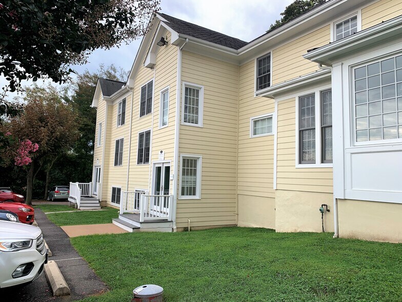 More Photos Of 170 W Main St, Purcellville Office Residential For Lease