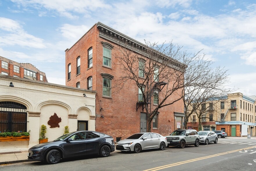 More Photos Of 1139-1141 Manhattan Ave, Brooklyn Apartments For Sale