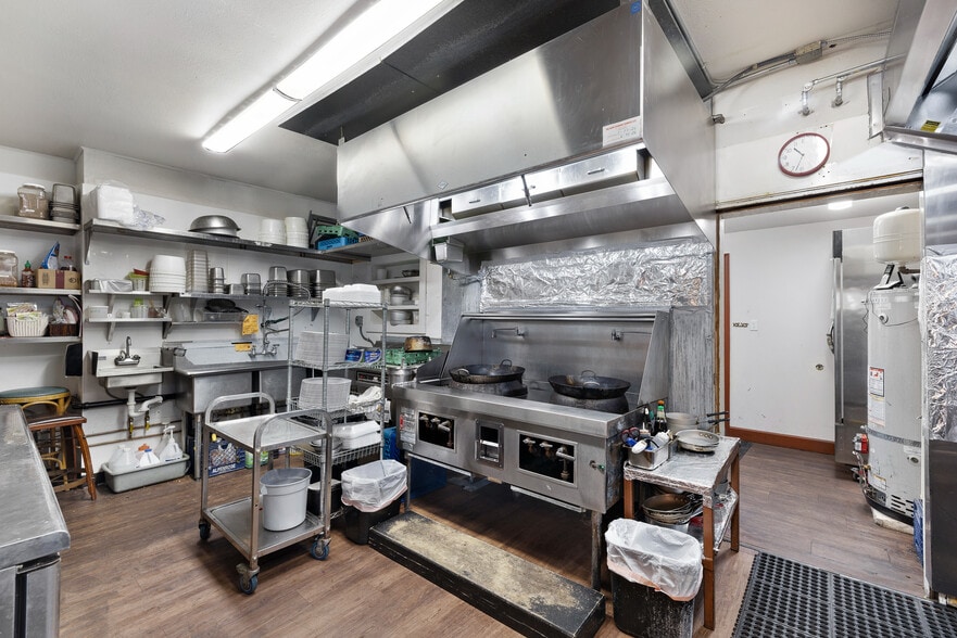 More Photos Of 111 W Bell St, Sequim Hotel For Sale